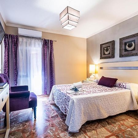Hotel Ginés Buitenkant foto