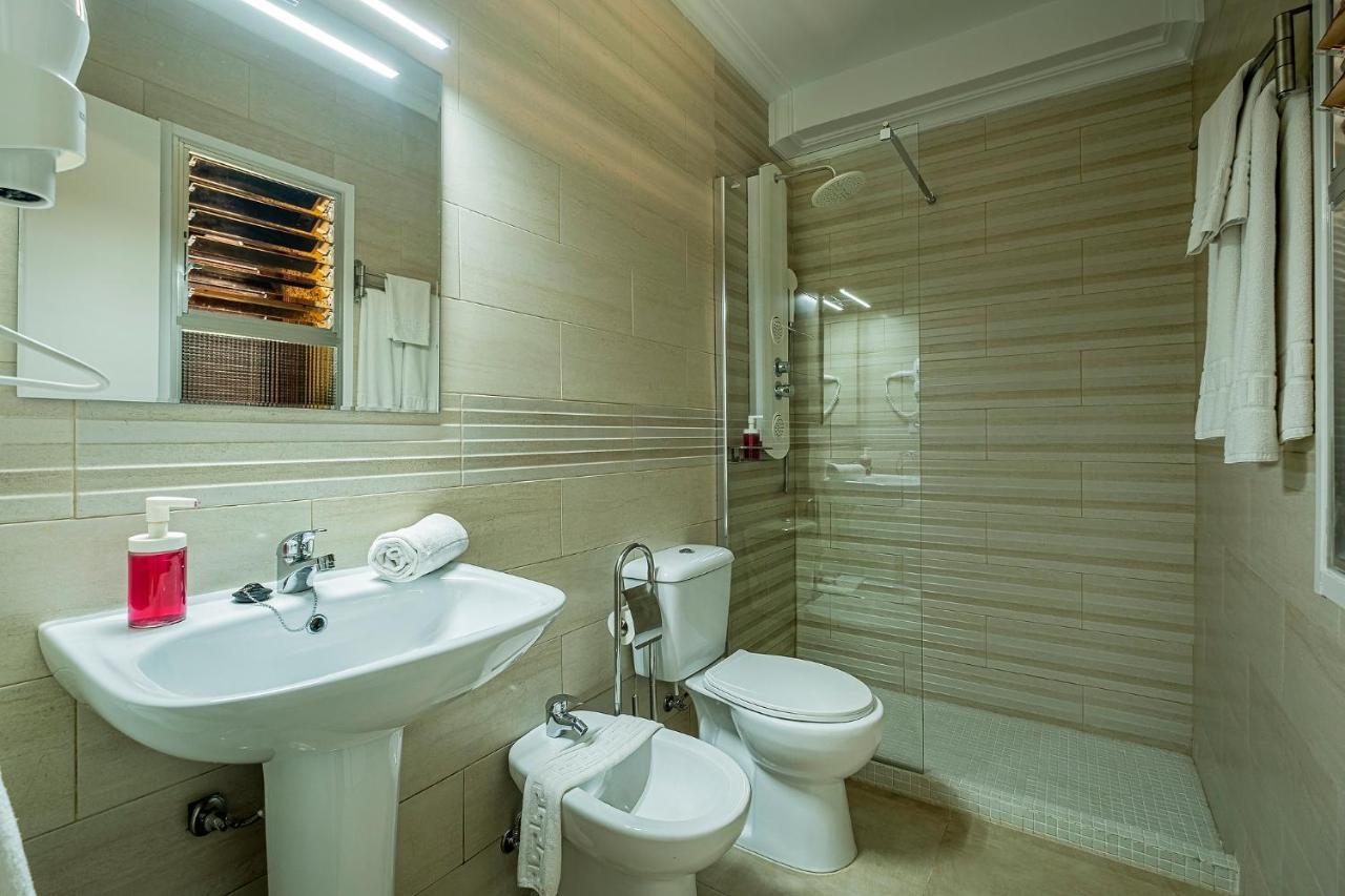Hotel Ginés Buitenkant foto