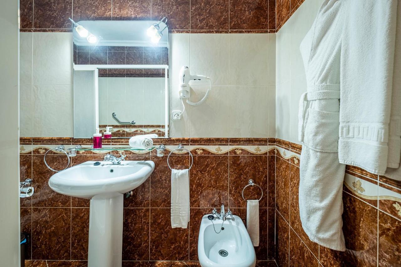 Hotel Ginés Buitenkant foto
