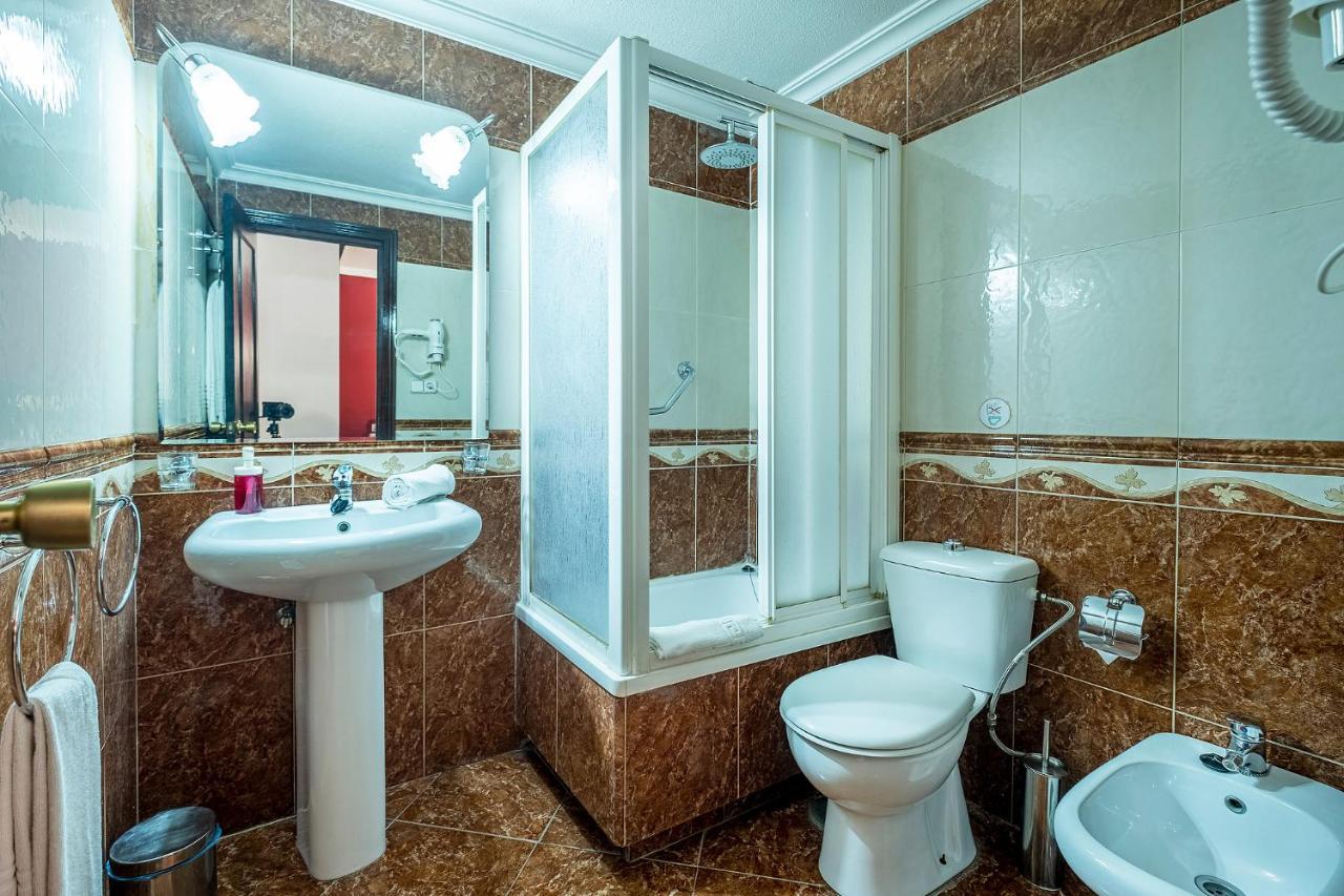 Hotel Ginés Buitenkant foto