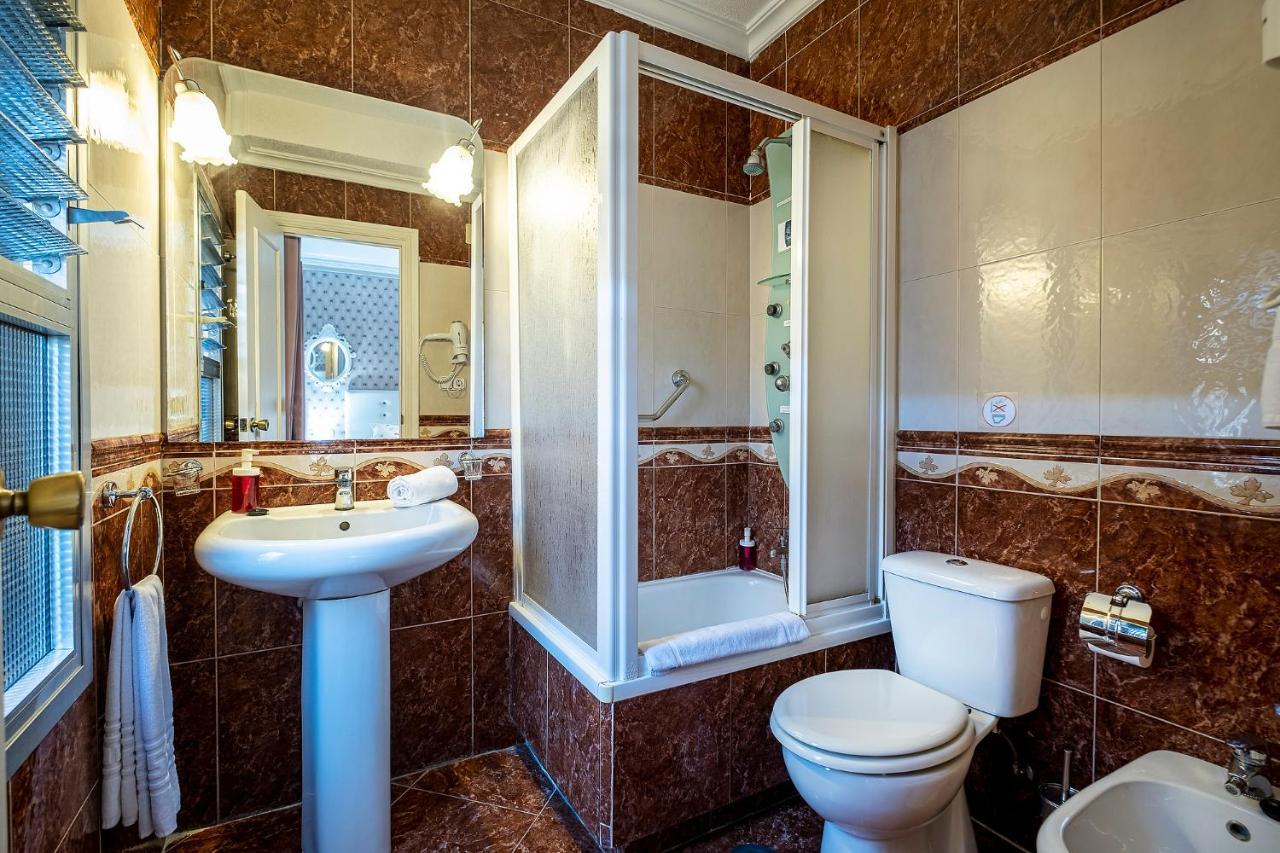 Hotel Ginés Buitenkant foto