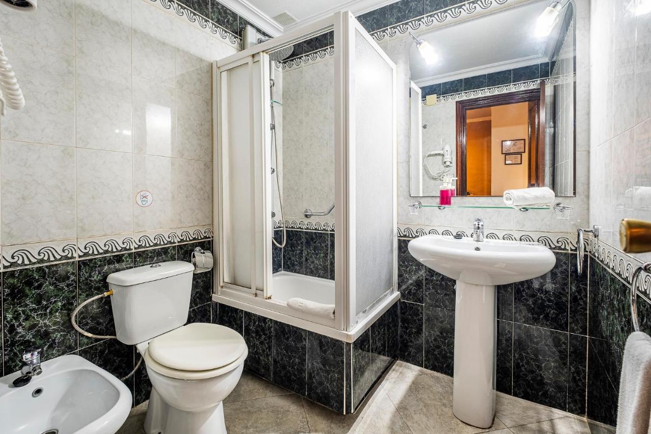 Hotel Ginés Buitenkant foto