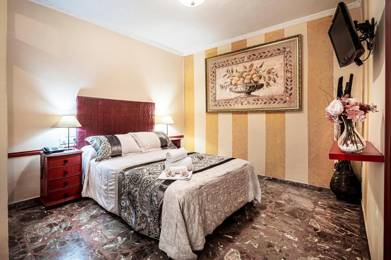Hotel Ginés Buitenkant foto