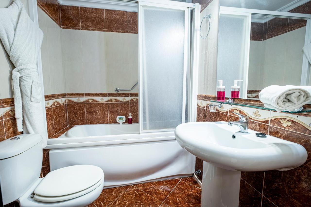 Hotel Ginés Buitenkant foto