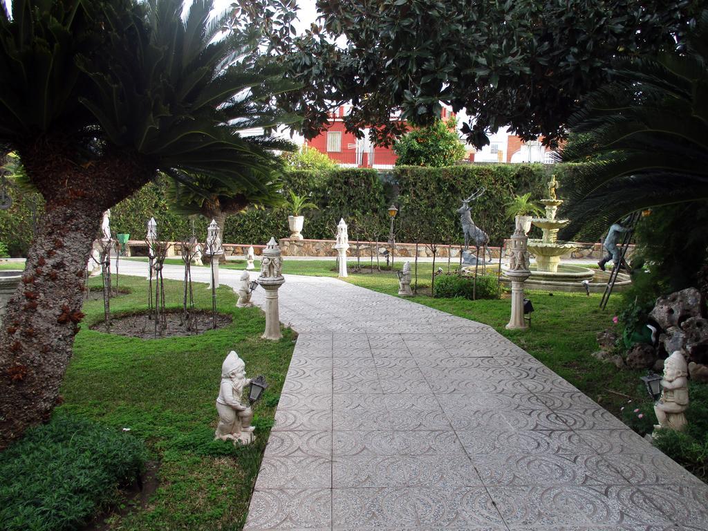 Hotel Ginés Buitenkant foto