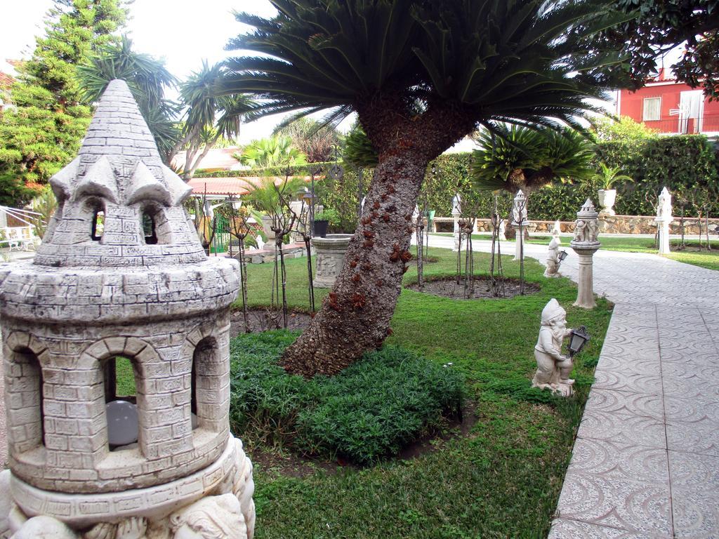 Hotel Ginés Buitenkant foto